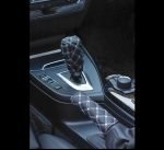 ⁦جراب مزخرف لفرامل اليد وعصا الفتيس ومراية السيارة - AW-03 - أسود في أبيض⁩ - الصورة ⁦5⁩