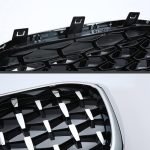 ⁦2 قطعة من الشبكة الامامية لسيارة BMW E90 05-08 / لون اسود لامع⁩ - الصورة ⁦2⁩